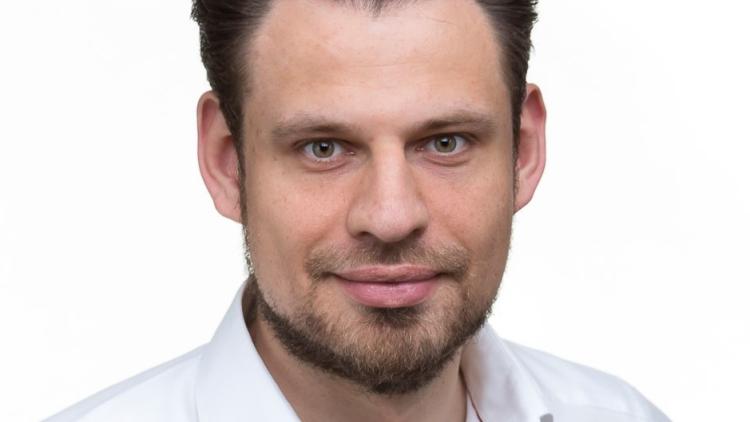 Dr. Alexander Engel